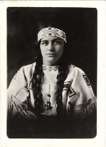 Black and white photograph, of Ruth Muskrat.